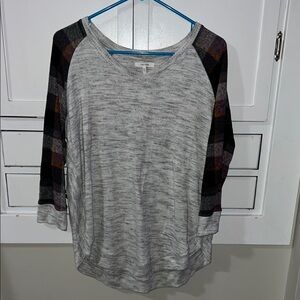 Women's Gray Top with Plaid Sleeves